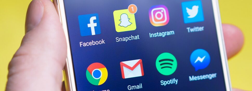 Facebook VS Instagram | Σε ποια πλατφόρμα είναι πιο συχνό το Bullying;