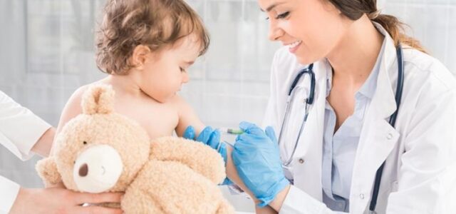 Λίστα με τα ονόματα και τα τηλέφωνα των γιατρών για τον κατ’ οίκον εμβολιασμό κατά της covid