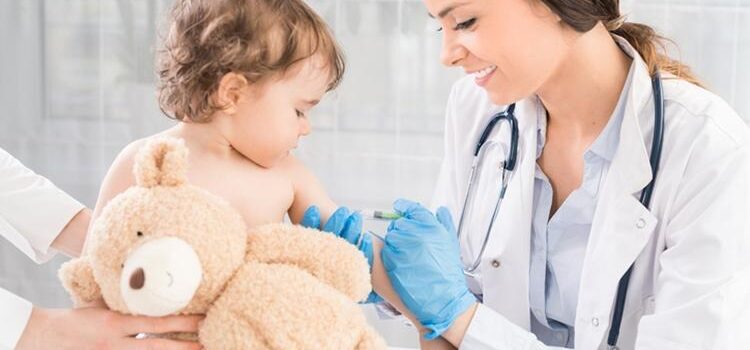 Λίστα με τα ονόματα και τα τηλέφωνα των γιατρών για τον κατ’ οίκον εμβολιασμό κατά της covid
