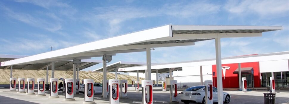 Μεγάλες εταιρείες πετρελαιοειδών μπαίνουν στον τομέα φόρτισης ηλεκτρικών αυτοκινήτων χρησιμοποιώντας σε πρώτη φάση τα βενζινάδικά τους