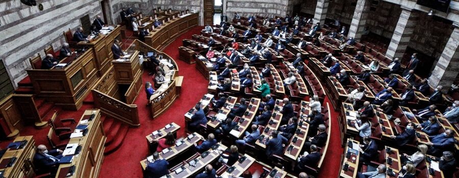 Πρόταση μομφής: Τι προβλέπει το Σύνταγμα και ο κανονισμός της Βουλής