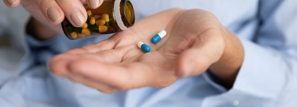 Από 1η Μαρτίου η συνταγογράφηση φαρμάκων, θεραπευτικών πράξεων και διαγνωστικών εξετάσεων στους ανασφάλιστους μόνο από ιατρούς δημόσιων δομών