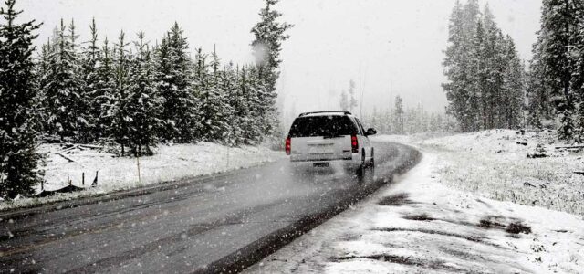 Οι κρύες ημέρες του χειμώνα αυξάνουν την κατανάλωση καυσίμου σε όλα τα συμβατικά και υβριδικά αυτοκίνητα