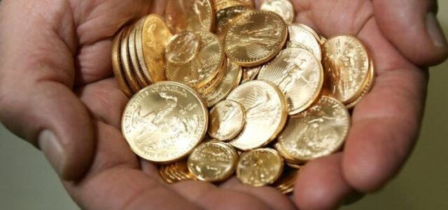 Βουτιά στις πωλήσεις χρυσών λιρών!