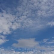 Καλός γενικά ο καιρός αύριο, με σποραδικές νεφώσεις και ασθενείς βροχές στα δυτικά και νότια