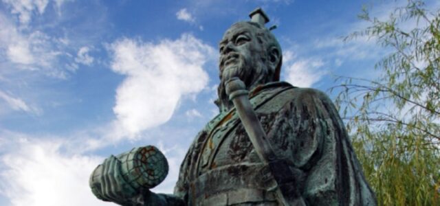 Ο Σουν Τζου, η Ουκρανία και οι «μαθητευόμενοι μάγοι» της Δύσης: Μια διδακτική ιστορική αναδίφηση