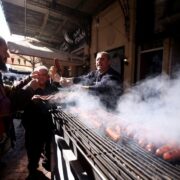 Γιατί η Τσικνοπέμπτη πέφτει… Πέμπτη