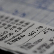 Φορολογικές δηλώσεις: Τι ισχύει με τις αποδείξεις