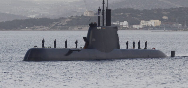 Νέα παράταση και επιπλέον χρηματοδότηση για την ολοκλήρωση του ναυπηγικού έργου στα ναυπηγεία Ελευσίνας και Σκαραμαγκά, που αφορούν στην πυραυλάκατο Νο 7 και τα 4 υποβρύχια του Πολεμικού Ναυτικού