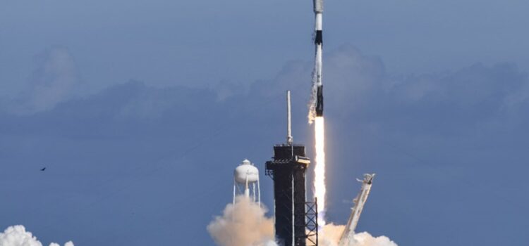 Ηλιακή καταιγίδα κατέστρεψε 40 δορυφόρους που εκτόξευσε πρόσφατα η SpaceX