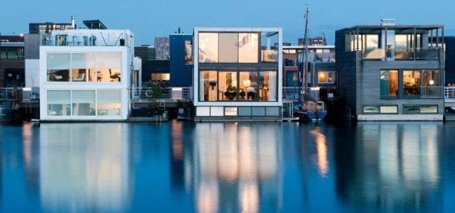 Γιατί οι Ολλανδοί προτιμούν τα πλωτά σπίτια