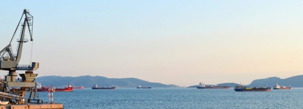 Αποπαροπλίστηκαν 10 παροπλισμένα πλοία και αναχώρησαν από τον κόλπο της Ελευσίνας