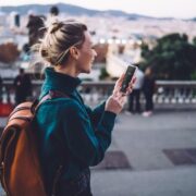 Roam like at home: Πόσο θα κοστίζουν τα τέλη περιαγωγής μετά τις 30 Ιουνίου