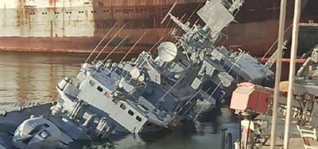 Βυθίστηκε η ναυαρχίδα του ουκρανικού πολεμικού ναυτικού για να μην περάσει στα χέρια των ρώσων