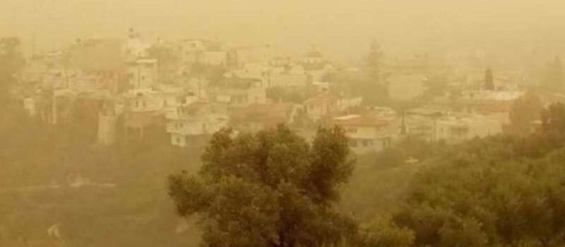 Νεφώσεις, τοπικές (λασπο)βροχές ή καταιγίδες κυρίως στα δυτικά και βόρεια και αυξημένες συγκεντρώσεις σκόνης αναμένονται αύριο