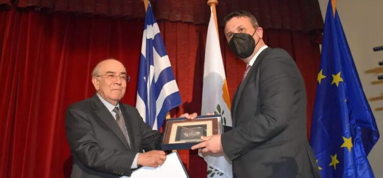 Πραγματοποιήθηκε με μεγάλη επιτυχία, εχθές στο Δημαρχιακό Μέγαρο Σαλαμίνας η εκδήλωση του Δήμου Σαλαμίνας και της Ένωσης Κυπρίων Ελλάδος με θέμα: “Κύπρος – 48 χρόνια Κατοχής – Το χρέος της Ελευθερίας”