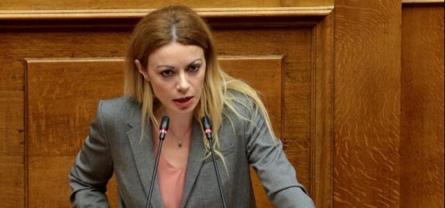 Ανεξάρτητη βουλευτής η Αγγ. Αδαμοπούλου – Με επιστολή της στον Πρόεδρο της Βουλής ανακοίνωσε ότι αποχωρεί από το ΜέΡΑ25