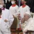 Ο πάπας Φραγκίσκος υμνεί τις πεθερές και τους ζητά να “συγκρατήσουν” τη γλώσσα τους