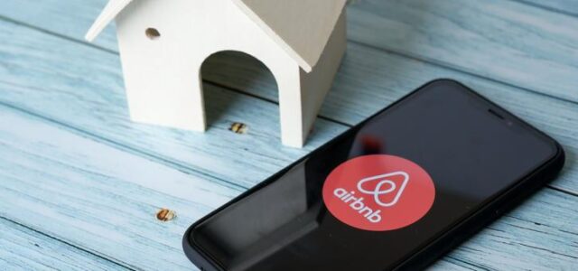 Πρόστιμο 5.000 ευρώ στους «ξεχασιάρηδες» του Airbnb