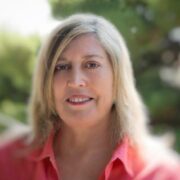 Εύη  Καρακώστα. Δυο λόγια εν είδει βιογραφικού