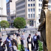 Επιμνημόσυνη Δέηση Κωνσταντίνου Παλαιολόγου, ενώπιον του ανδριάντος του στον Καθεδρικό Ιερό Ναό Αγίας Τριάδος Πειραιώς