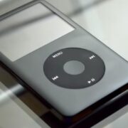 Τέλος εποχής μετά από 21 χρόνια για το iPod της Apple, που έφερε επανάσταση στην ψηφιακή μουσική