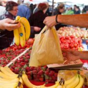 Ψηφίστηκε ο νέος κανονισμός λειτουργίας των λαϊκών αγορών