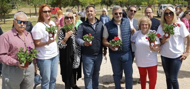 Πλήθος κόσμου στη μεγάλη γιορτή της Περιφέρειας Αττικής για την Πρωτομαγιά στο Μητροπολιτικό Πάρκο Αντώνης Τρίτσης