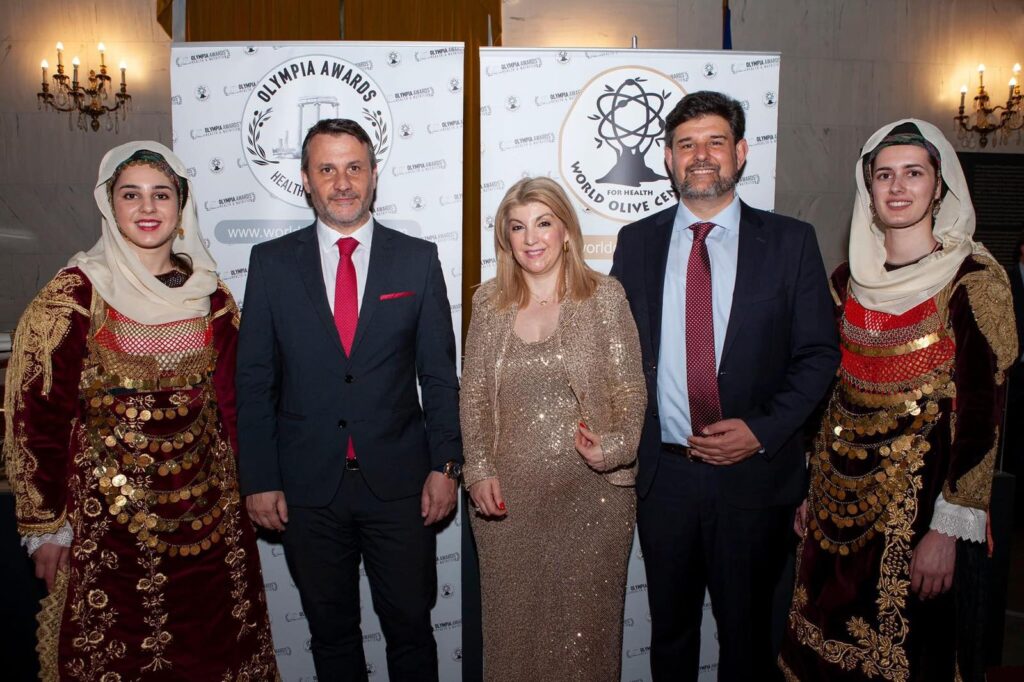 Ο Δήμαρχος Γιώργος Παναγόπουλος τιμήθηκε στην 7η απονομή των βραβείων ελαιολάδου Olympia Health & Nutrition awards – Η Φωνή της Σαλαμίνας