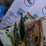 Σήμερα τα τιμολόγια ρεύματος του Αυγούστου