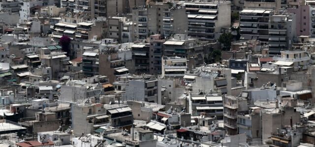 ΟΟΣΑ: Στην Ελλάδα χρειάζονται εισοδήματα 13 ετών για αγορά κατοικίας 100 τ.μ.