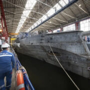 Πρόσω βάζει το ΠΝ για το πλήρωμα της πρώτης Belh@rra: Αναζητά το επιχειρησιακό «enfant gateaux» του στόλου