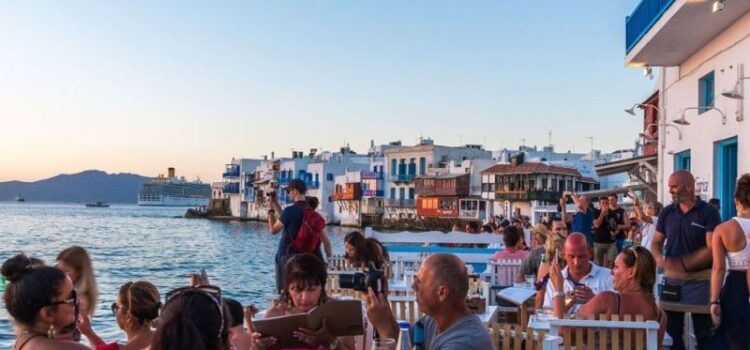 Στο “φουλ οι μηχανές” της ελληνικής τουριστικής βιομηχανίας για το 2023