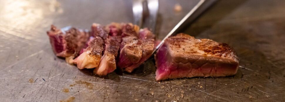 Παμφάγοι οι Ελληνες – 7 στους 10 καταναλώνουν 3,3 κιλά κρέατος μηνιαίως- Ερευνα