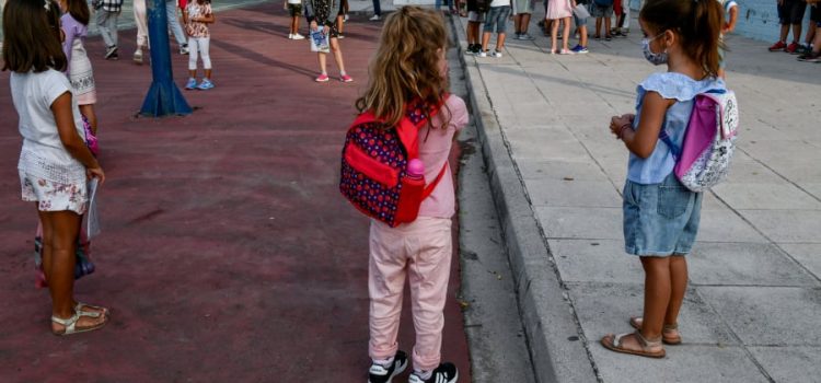 eParents: Έρχεται η νέα ψηφιακή πλατφόρμα στα σχολεία, live ενημέρωση από το κινητό για βαθμούς, απουσίες και εκδρομές