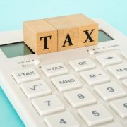 Φόροι: 8 στα 10 ευρώ πληρώνονται στην ώρα τους. Τι δείχνουν τα στοιχεία της ΑΑΔΕ για τις εισπράξεις ΦΠΑ, ΕΝΦΙΑ και φόρο εισοδήματος