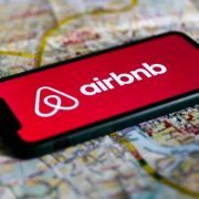 Airbnb: Πόσο πιο φθηνή είναι η Ελλάδα σε σχέση με την Ευρώπη