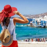 Bloomberg: Εκρηκτική ανάπτυξη του ελληνικού τουρισμού – Επιμηκύνθηκε η σεζόν