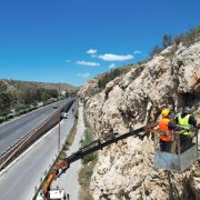 Παρεμβάσεις οδικής ασφάλειας στο Σχιστό, από την Περιφέρεια Αττικής