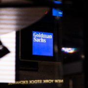 Goldman Sachs: H Ελλάδα βρίσκεται ένα βήμα μακριά από την ανάκτηση της επενδυτικής βαθμίδας