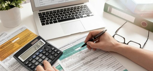 Φορολογικές δηλώσεις: Πώς φουσκώνει ο λογαριασμός των τεκμηρίων