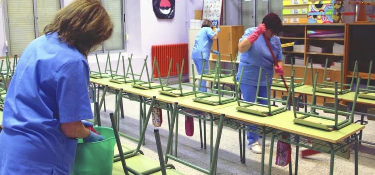 Πέταξαν Εκτός Αποζημίωσης ΜΑΠ τις τρίωρες σχολικές Καθαρίστριες του Δήμου Σαλαμίνας.