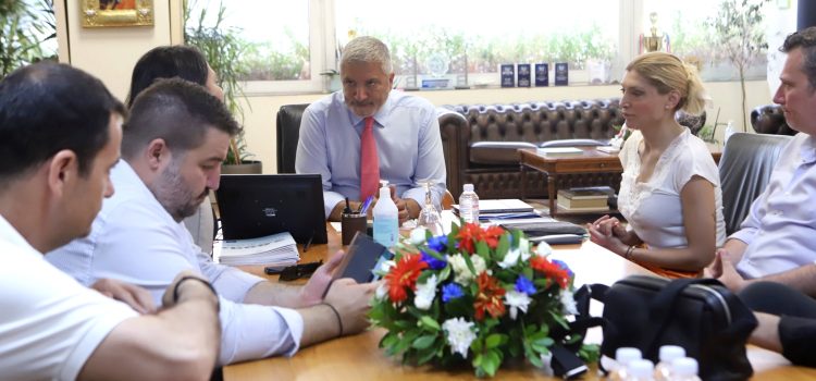 Η αναβάθμιση του Σταδίου Ειρήνης και Φιλίας στο επίκεντρο της συνάντησης του Περιφερειάρχη Αττικής με τη διοίκηση του ΣΕΦ και εκπροσώπους της ΚΑΕ Ολυμπιακός