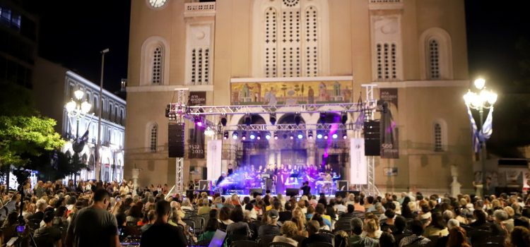 Με συγκίνηση και την θερμή ανταπόκριση κλήρου και πολιτών πραγματοποιήθηκε η Μουσική Συναυλία «Μικροί Μεγάλοι Έλληνες» από την Περιφέρεια Αττικής και την Ιερά Αρχιεπισκοπή Αθηνών