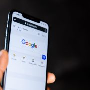 Google: Πώς έδωσες άθελά σου το «οκ» να γνωρίζει τα πάντα για σένα