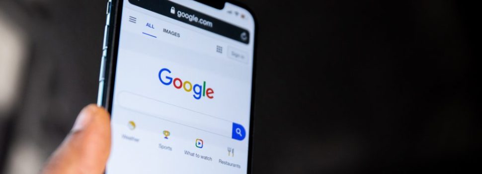 Google: Πώς έδωσες άθελά σου το «οκ» να γνωρίζει τα πάντα για σένα