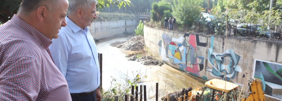 Επίβλεψη από τον Περιφερειάρχη Αττικής Γ. Πατούλη της απομάκρυνσης φερτών υλικών από τον Κηφισό