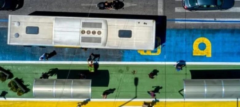 ΟΑΣΑ: Έρχεται τηλεματική νέας γενιάς – Αναβαθμίζονται σε «έξυπνες» 7.500 στάσεις λεωφορείων και τρόλεϊ
