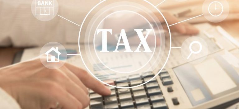 Εφορία: Φορολογία με νέου τύπου κριτήρια για τους ελεύθερους επαγγελματίες