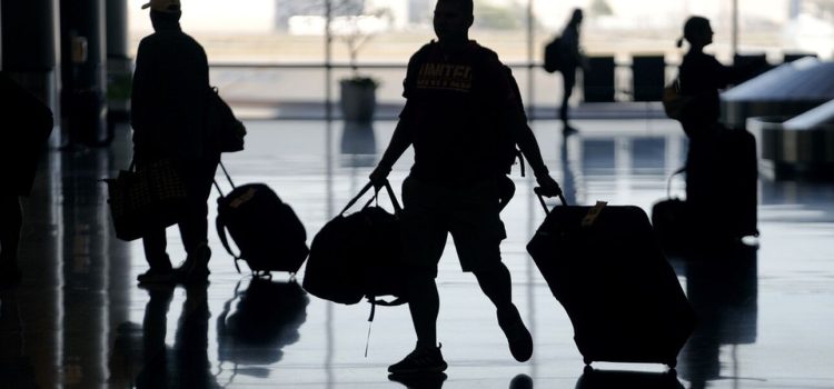 «Διαβατήρια άνθρακα» για όσους ταξιδεύουν υπερβολικά με αεροπλάνο